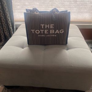 Marc Jacob “THE TOTE BAG” Authentic. Large monogram canvass, leather.